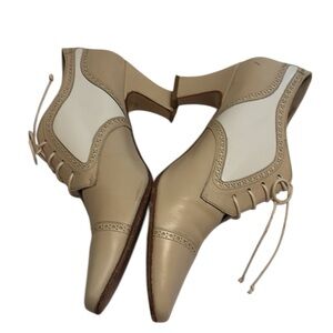 Diva Firenze Handmade in Spain, cream and white heeled oxford style, size 7